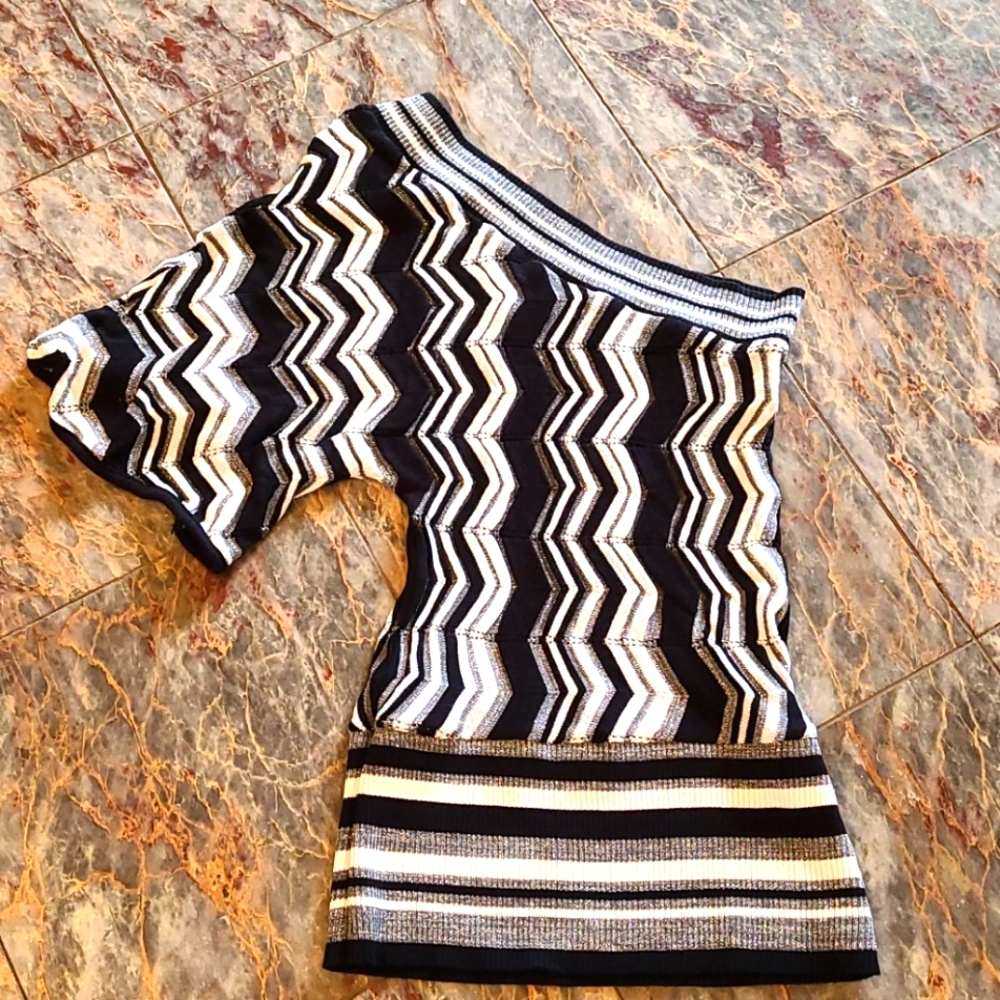 One shoulder sweater